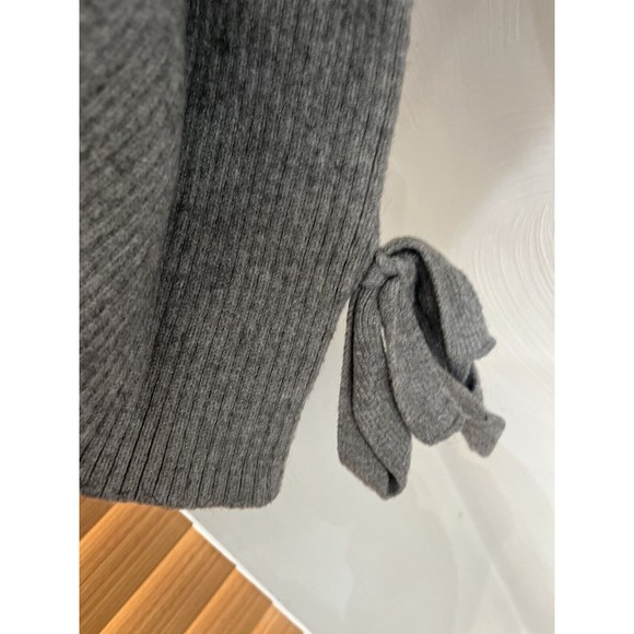 Flared Sleeve, Turtleneck Sweater Gray, Size Large. Bows on Sleeves - Picture 3 of 6